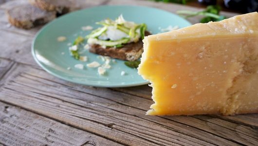Pane-di-segale-con-uovo-in-camicia,-asparagi-e-Parmigiano-Reggiano-(1)