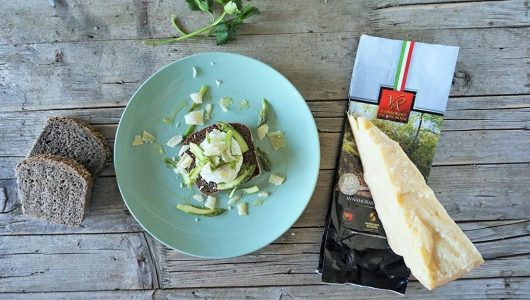 Pane-di-segale-con-uovo-in-camicia,-asparagi-e-Parmigiano-Reggiano-(3)