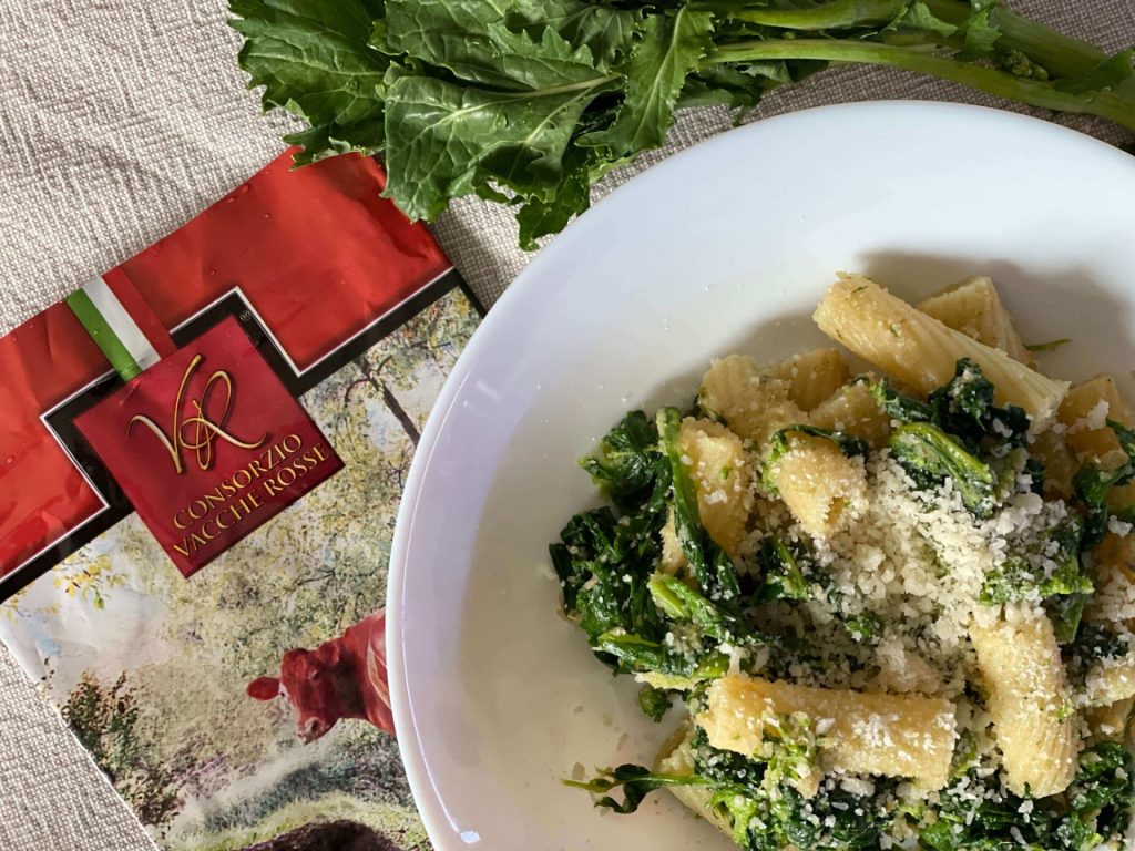 Tortiglioni cime di rapa, acciughe e Parmigiano Reggiano Vacche Rosse